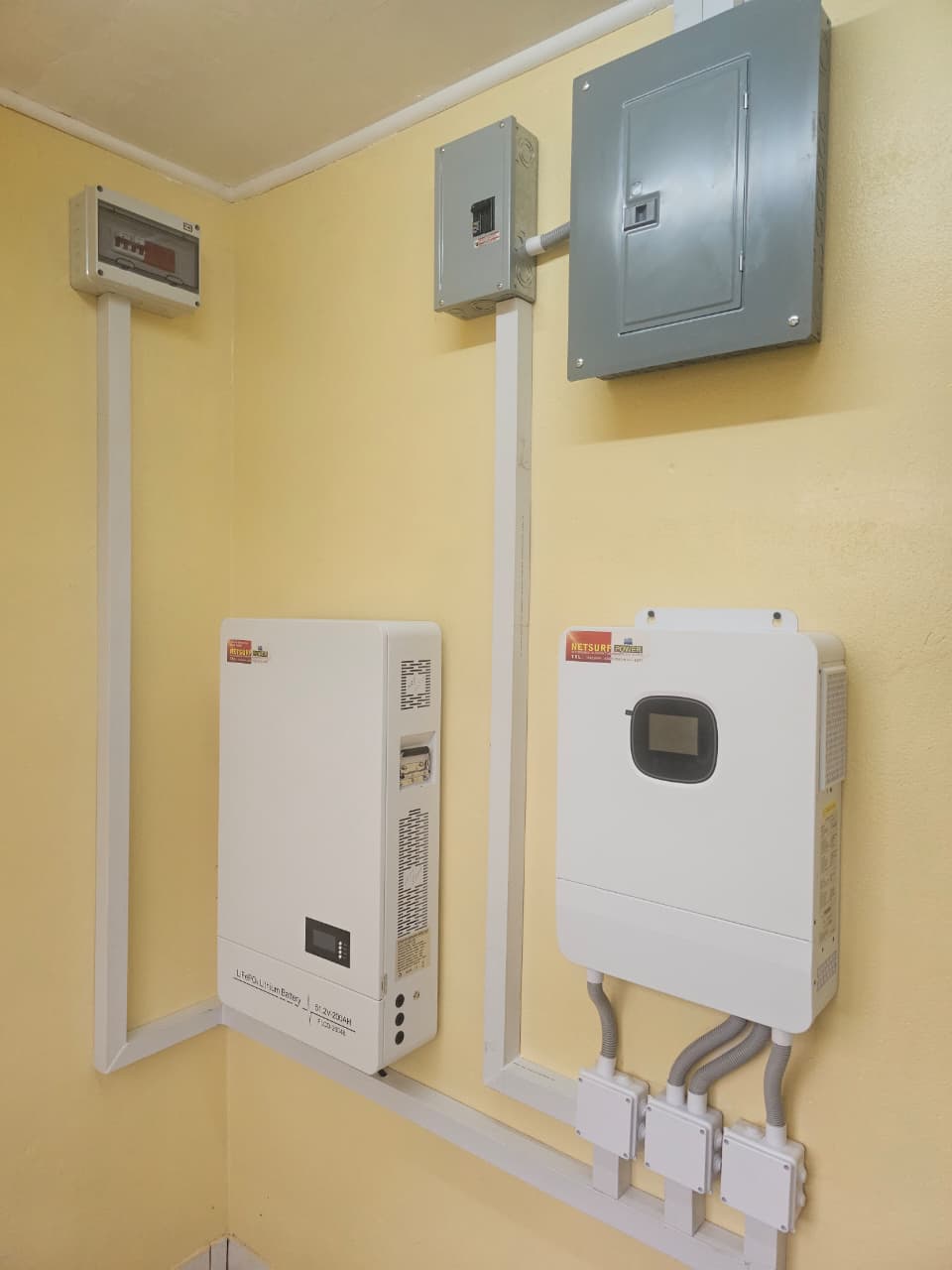 Netsurf 10000Watts/10KW Hybrid Inverter 48V 110/220 Split Phase - Image 2