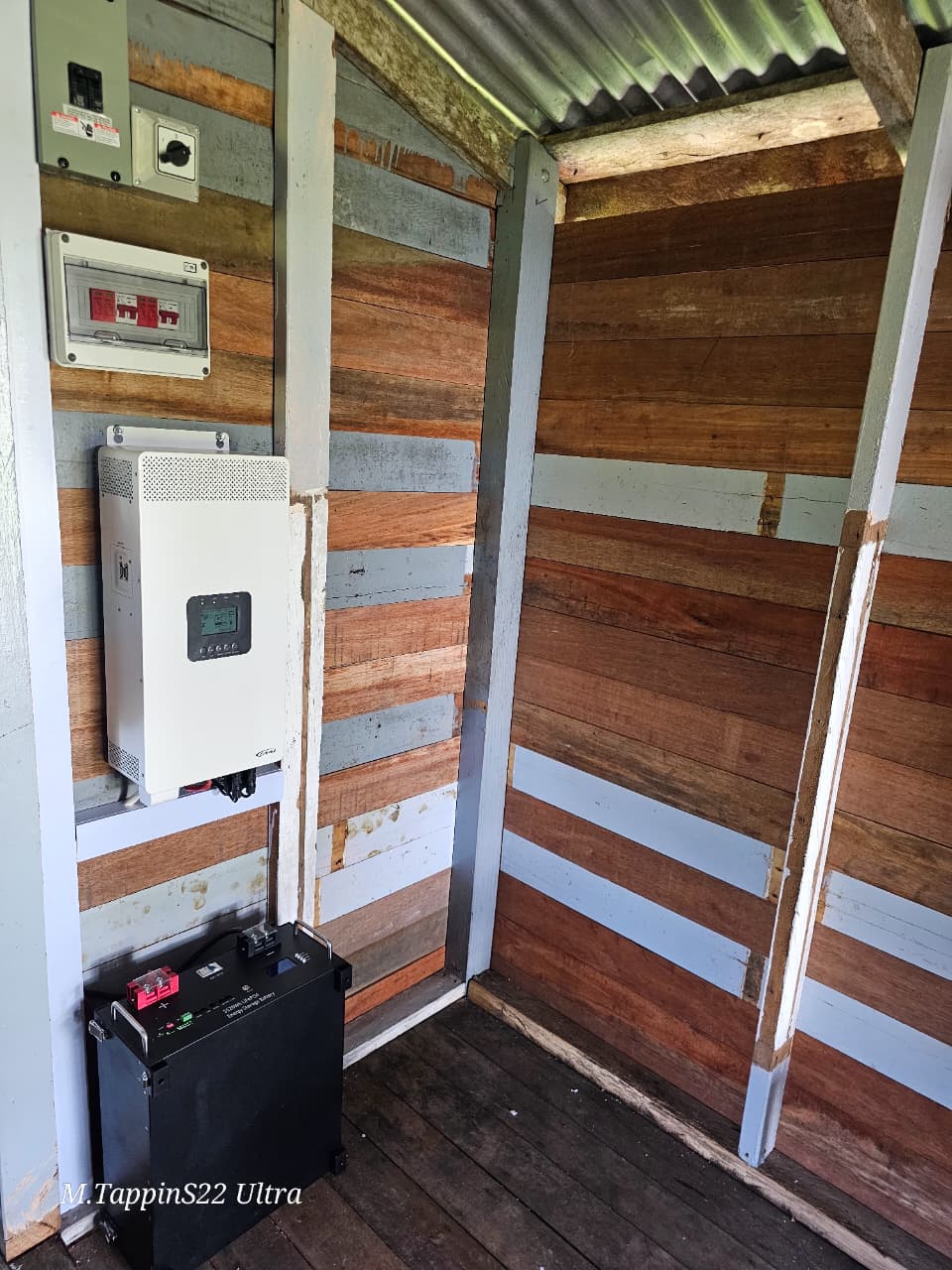 EPEVER 2000 Watts/2KW 110V Hybrid Inverter/Charger - Image 5